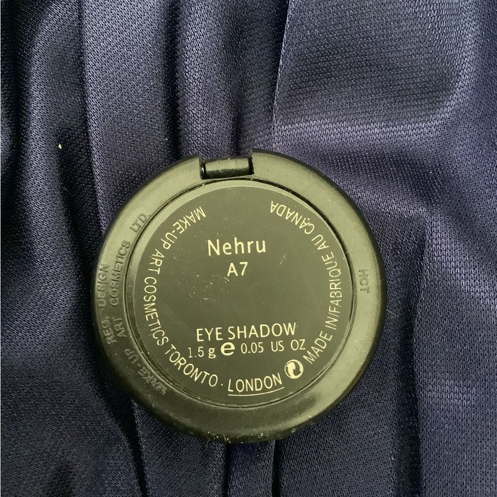 Mac Eyeshadow - Picture 3 of 3